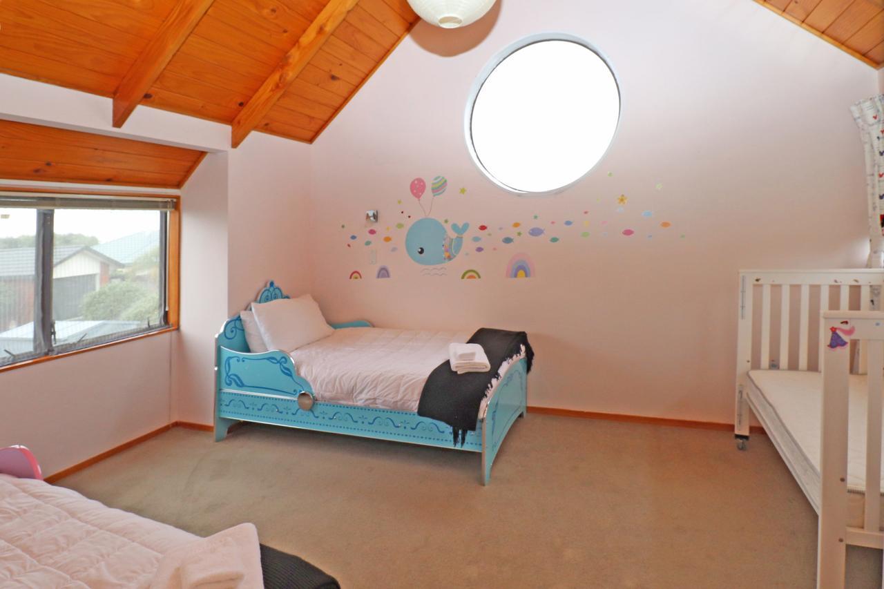 Quiet Family Home In Chedworth Hamilton Szoba fotó