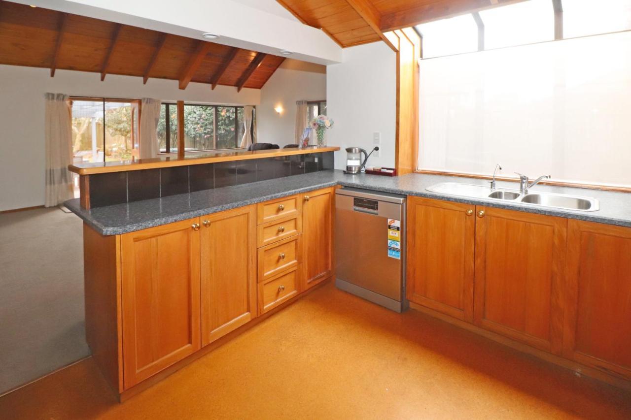 Quiet Family Home In Chedworth Hamilton Szoba fotó