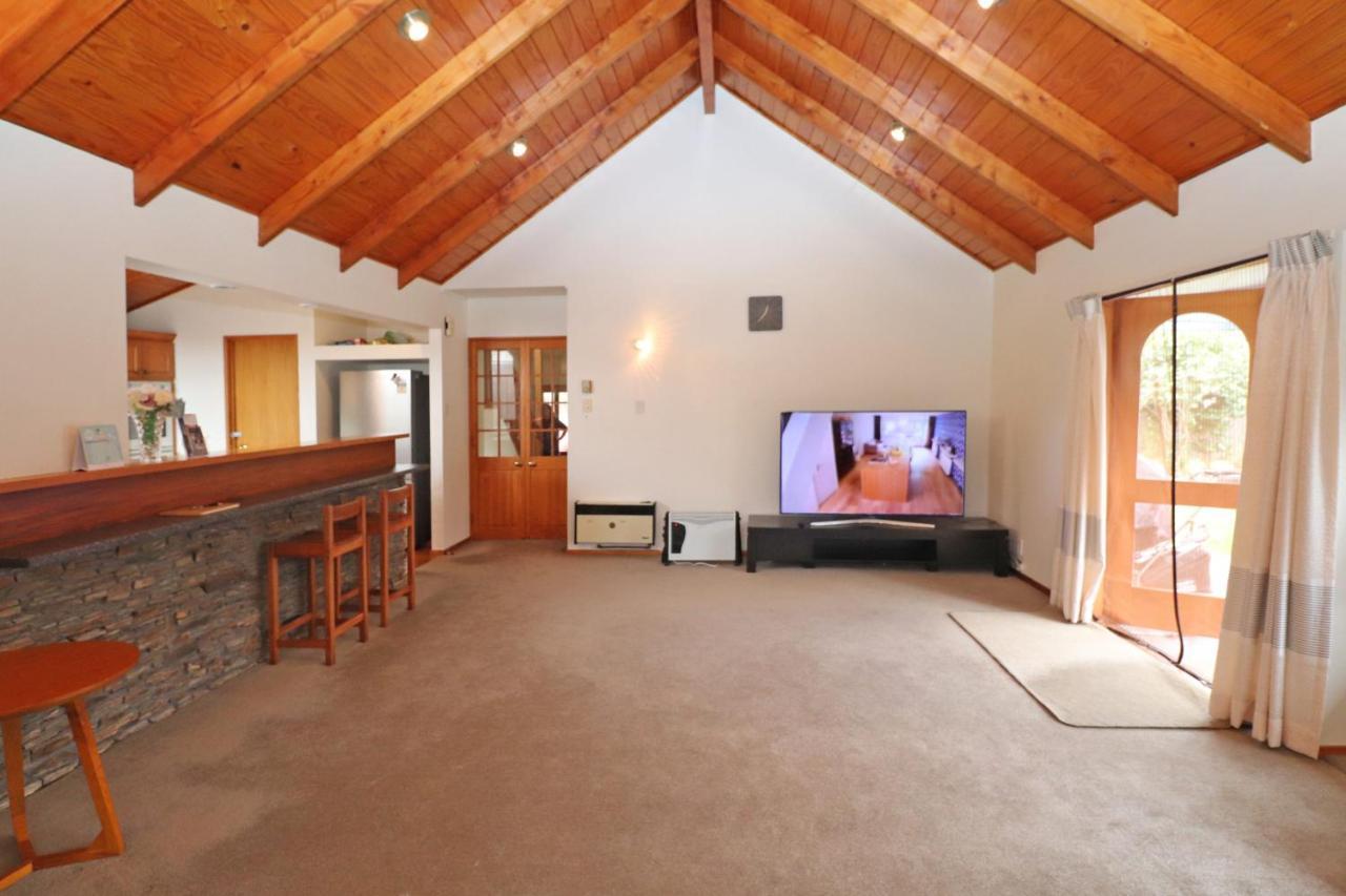 Quiet Family Home In Chedworth Hamilton Szoba fotó